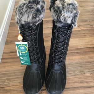 Sporto Black Suede Ducks Boots NWT
